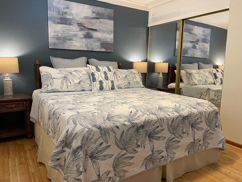 Molokai Island Retreat With Beautiful Ocean Views And Pool - Newly Remodeled! Lägenhet Ualapue Exteriör bild