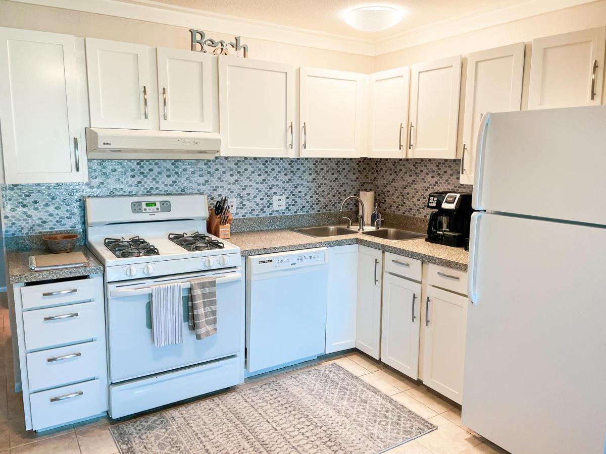 Molokai Island Retreat With Beautiful Ocean Views And Pool - Newly Remodeled! Lägenhet Ualapue Exteriör bild