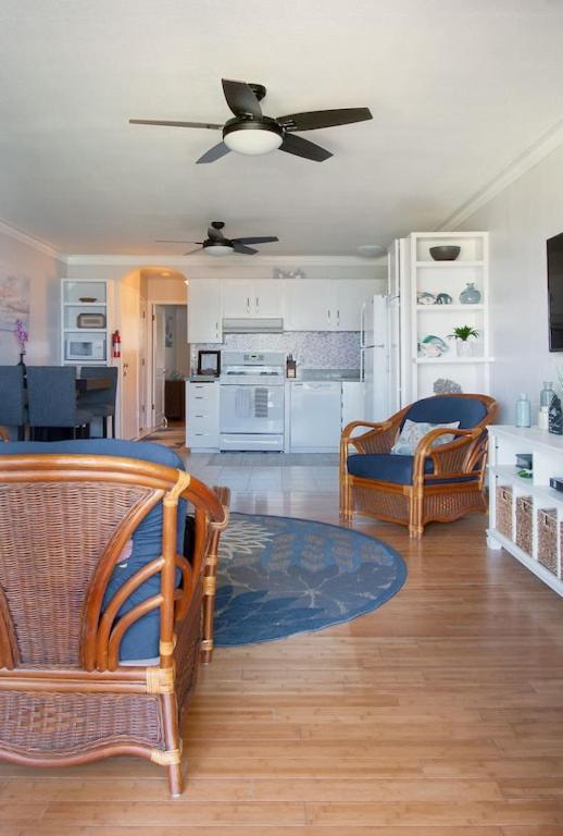Molokai Island Retreat With Beautiful Ocean Views And Pool - Newly Remodeled! Lägenhet Ualapue Exteriör bild
