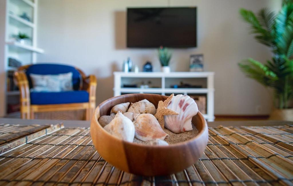 Molokai Island Retreat With Beautiful Ocean Views And Pool - Newly Remodeled! Lägenhet Ualapue Exteriör bild