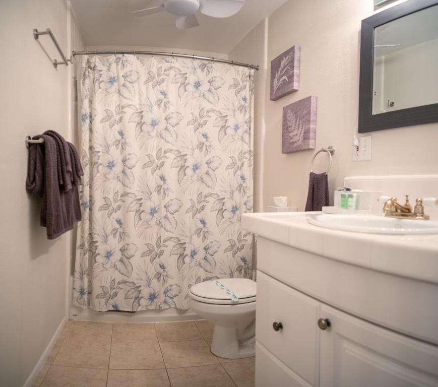 Molokai Island Retreat With Beautiful Ocean Views And Pool - Newly Remodeled! Lägenhet Ualapue Exteriör bild